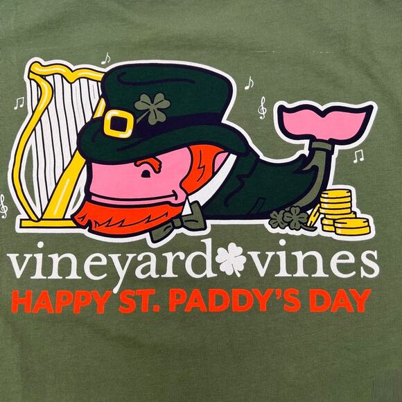 VINEYARD VINES HARP LEPRECHAUN WHALE POCKET TEE, SIZE MEDIUM - Picture 6 of 6